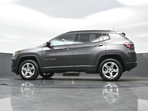 Used 2023 Jeep Compass Latitude w/ Convenience Group AWD/4WD image 30