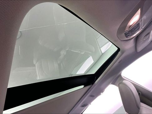 Used 2017 Chrysler Pacifica Limited w/ UConnect Theater Package FWD image 22