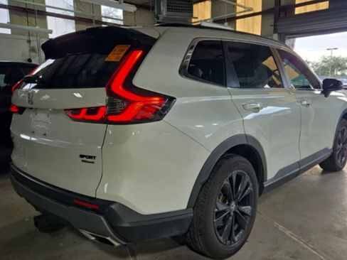 Used 2023 Honda CR-V Sport Touring image 3