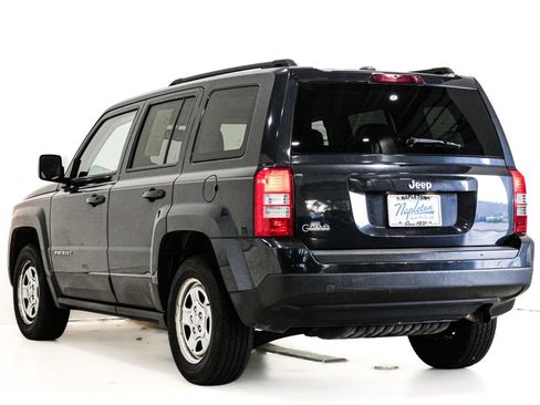 Used 2016 Jeep Patriot Sport w/ Power Value Group FWD image 8