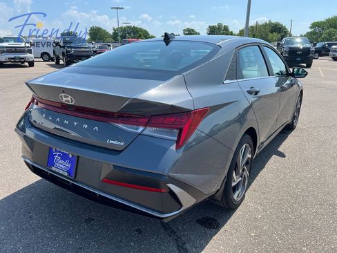 Used 2025 Hyundai Elantra Limited FWD image 8