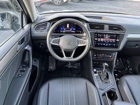 Certified 2022 Volkswagen Tiguan SE image 8