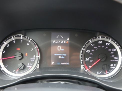 Used 2022 Toyota Highlander LE FWD image 31