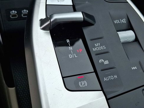 Used 2025 BMW X1 xDrive28i w/ Premium Package image 16