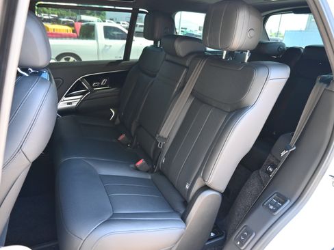 Used 2025 Land Rover Range Rover Long Wheelbase SE AWD/4WD image 30