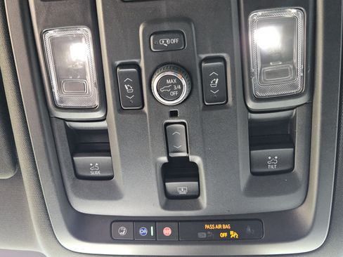 Used 2024 GMC Yukon XL Denali RWD image 25