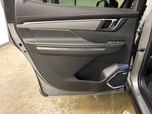 Used 2025 Buick Enclave Preferred image 29