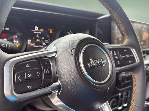 Used 2024 Jeep Wrangler Unlimited Sahara AWD/4WD image 28