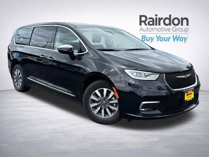 Used 2023 Chrysler Pacifica Limited