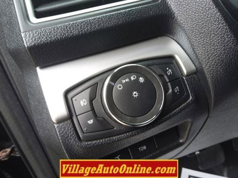Used 2017 Ford Explorer XLT w/ XLT Technology Feature Bundle AWD/4WD image 19
