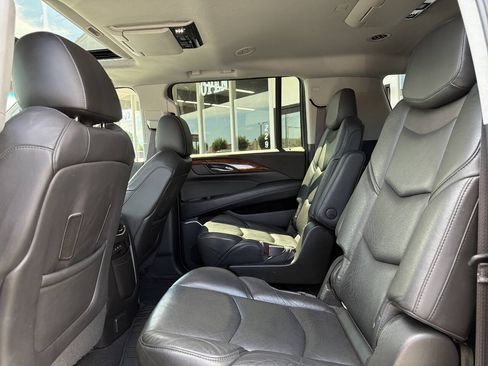 Used 2017 Cadillac Escalade ESV Premium Luxury w/ LPO, Radiant Package AWD/4WD image 30