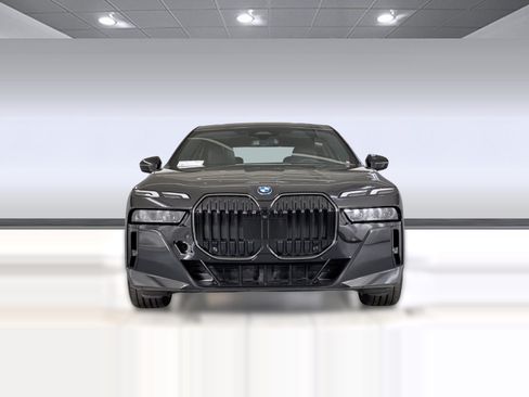 Used 2026 BMW i7 eDrive50 w/ M Sport Package RWD image 6
