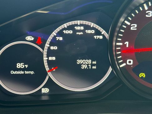 Certified 2023 Porsche Cayenne Platinum Edition image 26