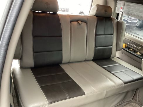 Used 2018 Chevrolet Express 2500 w/ Enhanced Convenience Package image 21