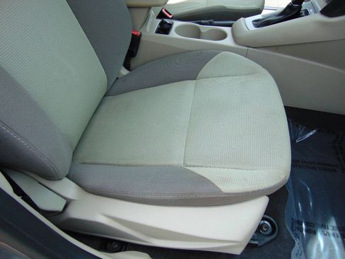 Used 2013 Ford Focus SE FWD image 15