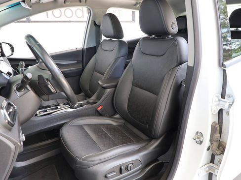 Used 2022 Chevrolet Bolt LT w/ Infotainment Package FWD image 14