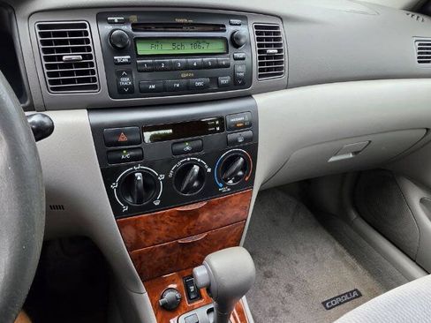 Used 2005 Toyota Corolla LE w/ Audio Value Pkg FWD image 10