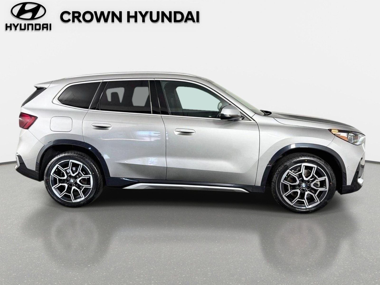 Used 2023 BMW X1 xDrive28i w/ Convenience Package AWD/4WD image 5
