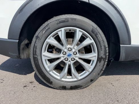 Used 2023 Ford Explorer XLT w/ Equipment Group 202A AWD/4WD image 17