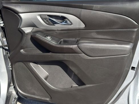 Used 2023 Chevrolet Traverse LT image 34