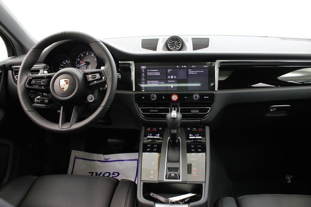 Used 2025 Porsche Macan S AWD/4WD image 17