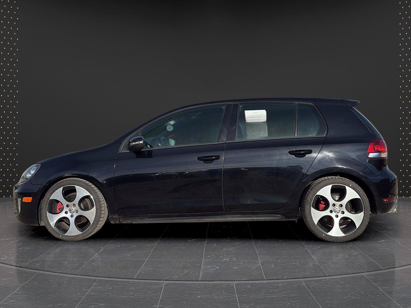 Used 2011 Volkswagen Golf 4-Door FWD image 2