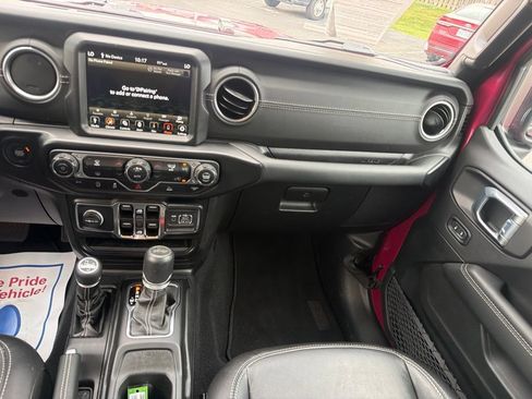 Used 2022 Jeep Wrangler Unlimited Sahara AWD/4WD image 25