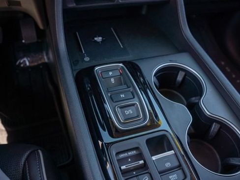 Used 2025 Honda Pilot Elite image 23