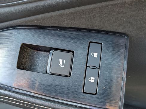 Used 2024 Nissan Rogue SV FWD image 36