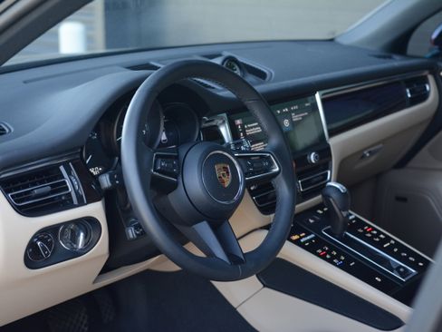 Certified 2026 Porsche Macan AWD/4WD image 16
