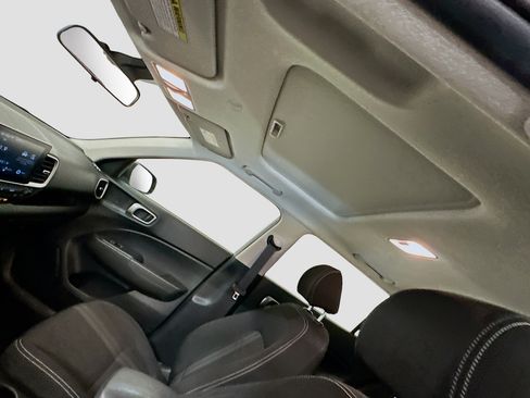 Used 2025 Hyundai Venue SEL FWD image 26