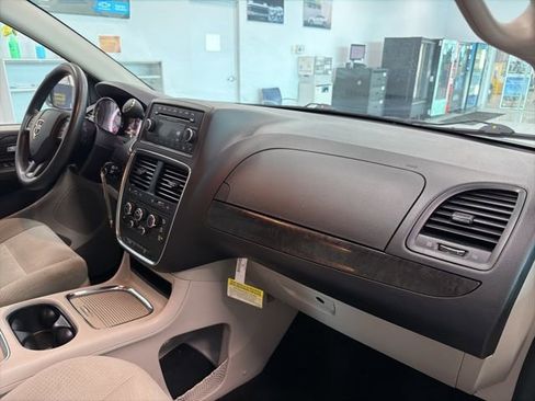 Used 2015 Dodge Grand Caravan SXT image 28