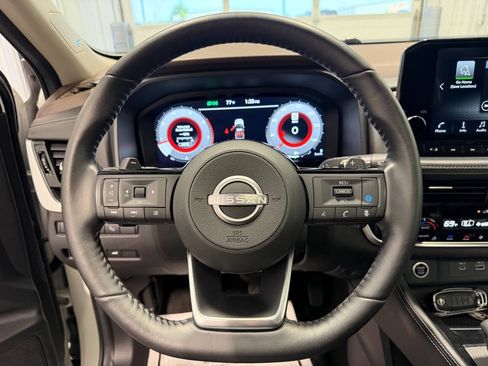 Used 2023 Nissan Rogue Platinum AWD/4WD image 16