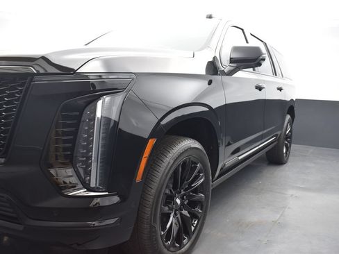 Certified 2026 Cadillac Escalade ESV Sport w/ LPO, ONYX Package AWD/4WD image 37