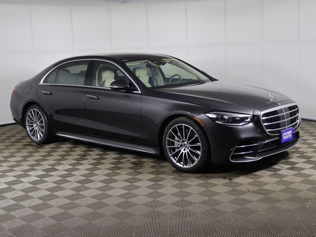 Used 2021 Mercedes-Benz S 580 4MATIC Sedan image 2