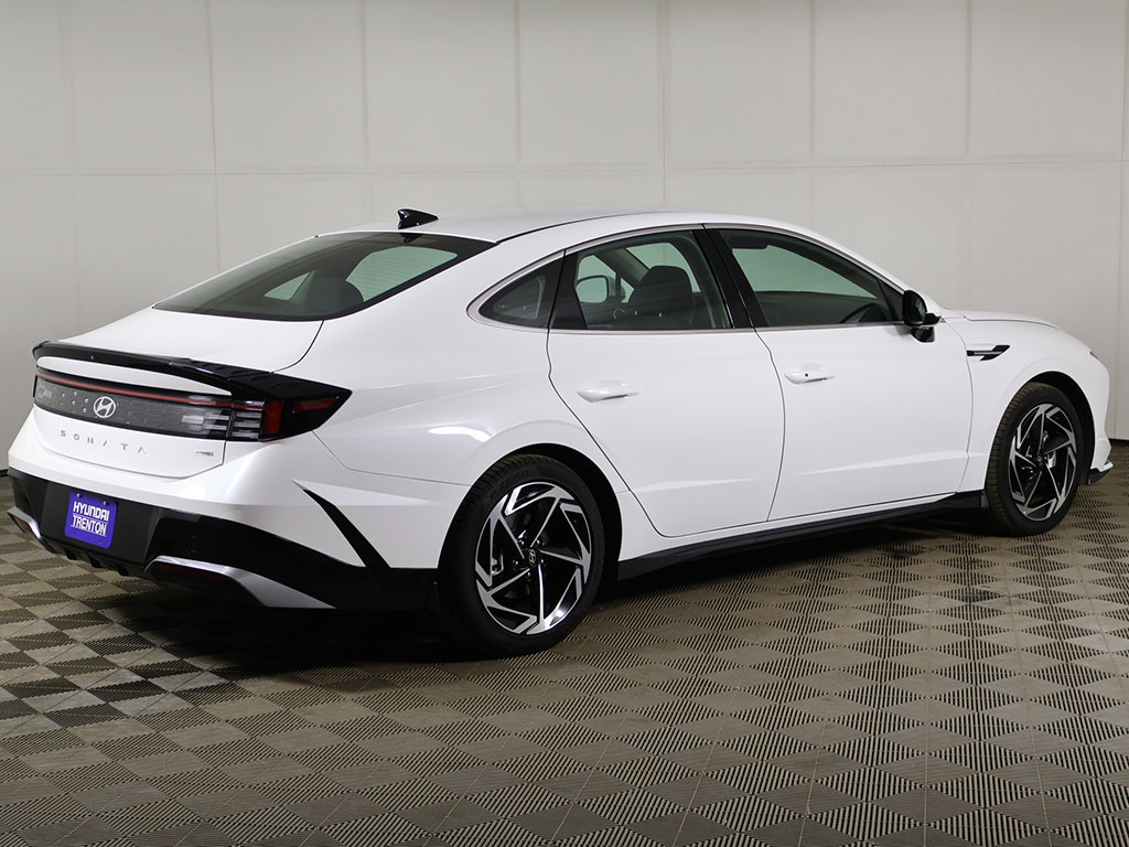 Certified 2026 Hyundai Sonata SEL AWD/4WD image 9