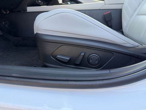 Used 2025 Hyundai Elantra Limited image 22