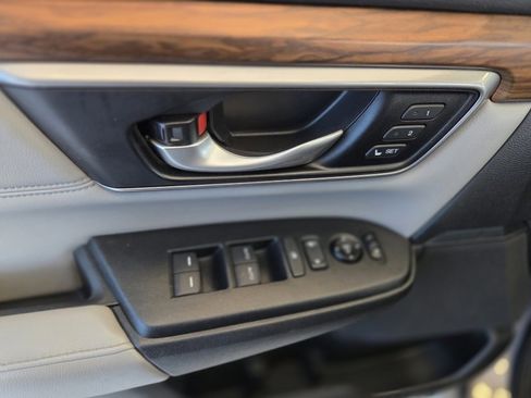 Used 2018 Honda CR-V Touring image 14
