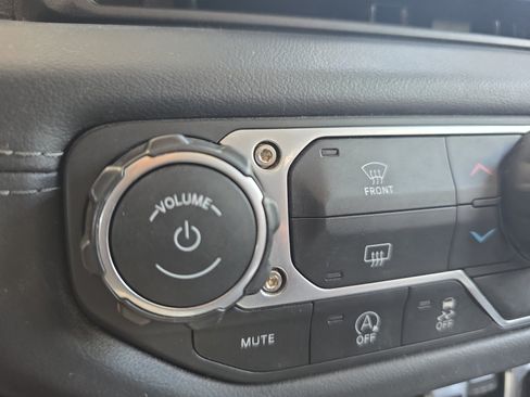 Used 2025 Jeep Gladiator Mojave AWD/4WD image 14