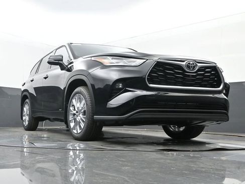 New 2026 Toyota Highlander Limited image 25