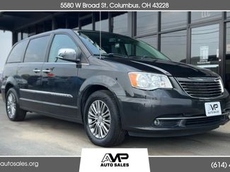 Used 2014 Chrysler Town & Country Touring-L w/ Driver Convenience Group image 1