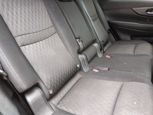 Certified 2018 Nissan Rogue SV image 28