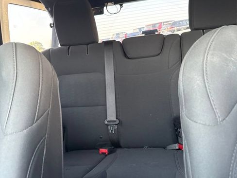 Used 2018 Jeep Wrangler Unlimited Sahara w/ Safety Group AWD/4WD image 8