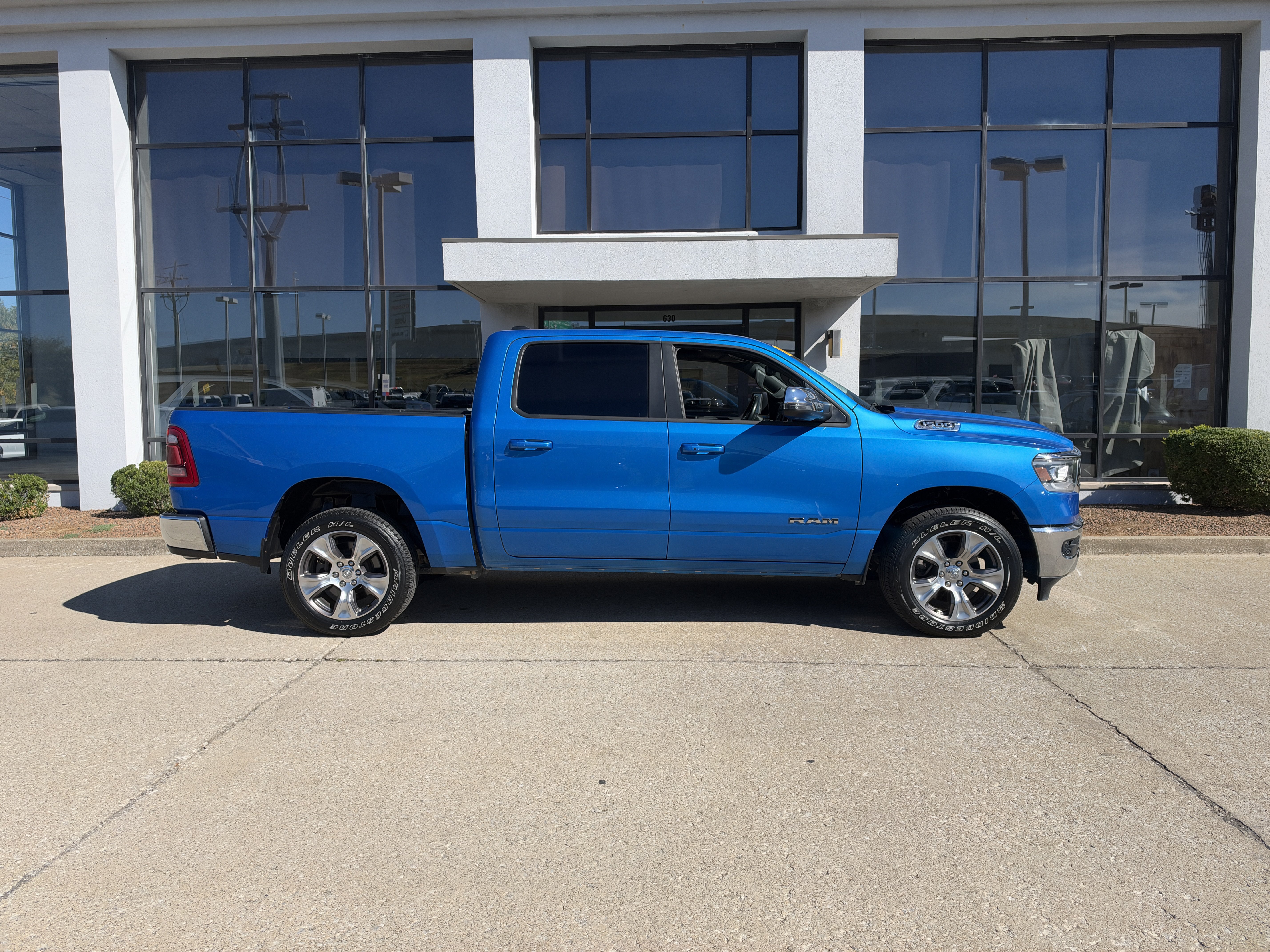 Used 2024 RAM 1500 Laramie AWD/4WD image 3