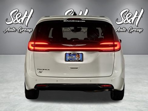 Used 2025 Chrysler Pacifica Select image 22