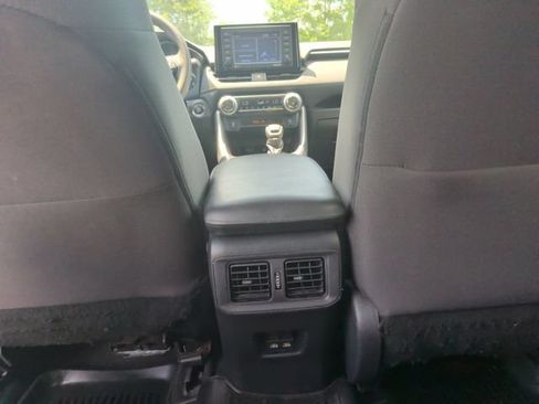 Used 2021 Toyota RAV4 XLE FWD image 33