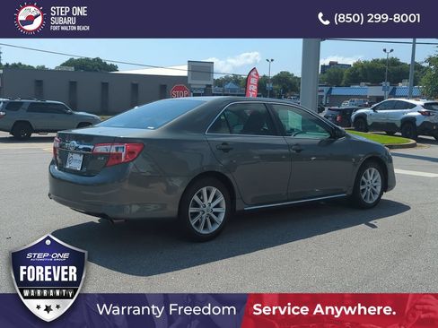 Used 2013 Toyota Camry XLE w/ Leather Pkg FWD image 7