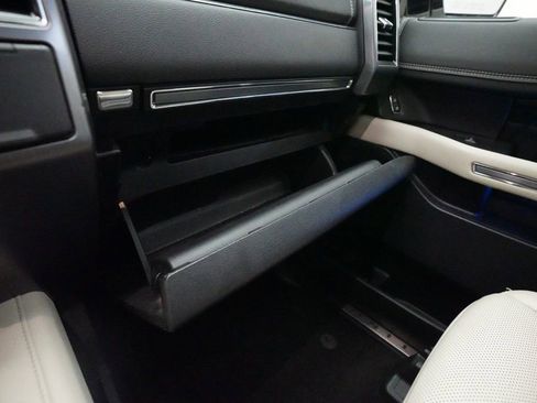 Used 2019 Ford Expedition Max Platinum AWD/4WD image 31