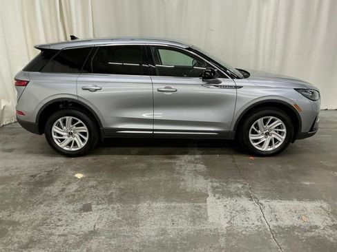 Used 2023 Lincoln Corsair FWD image 2