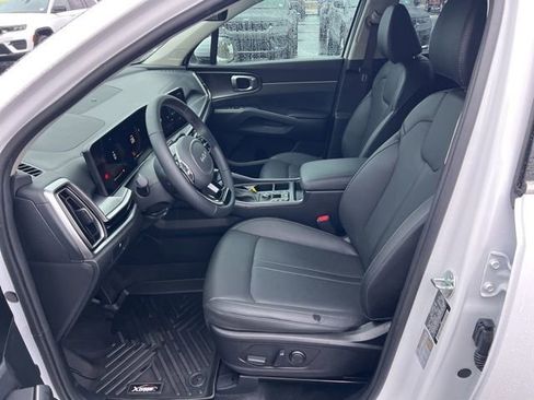 Used 2025 Kia Sorento S image 7
